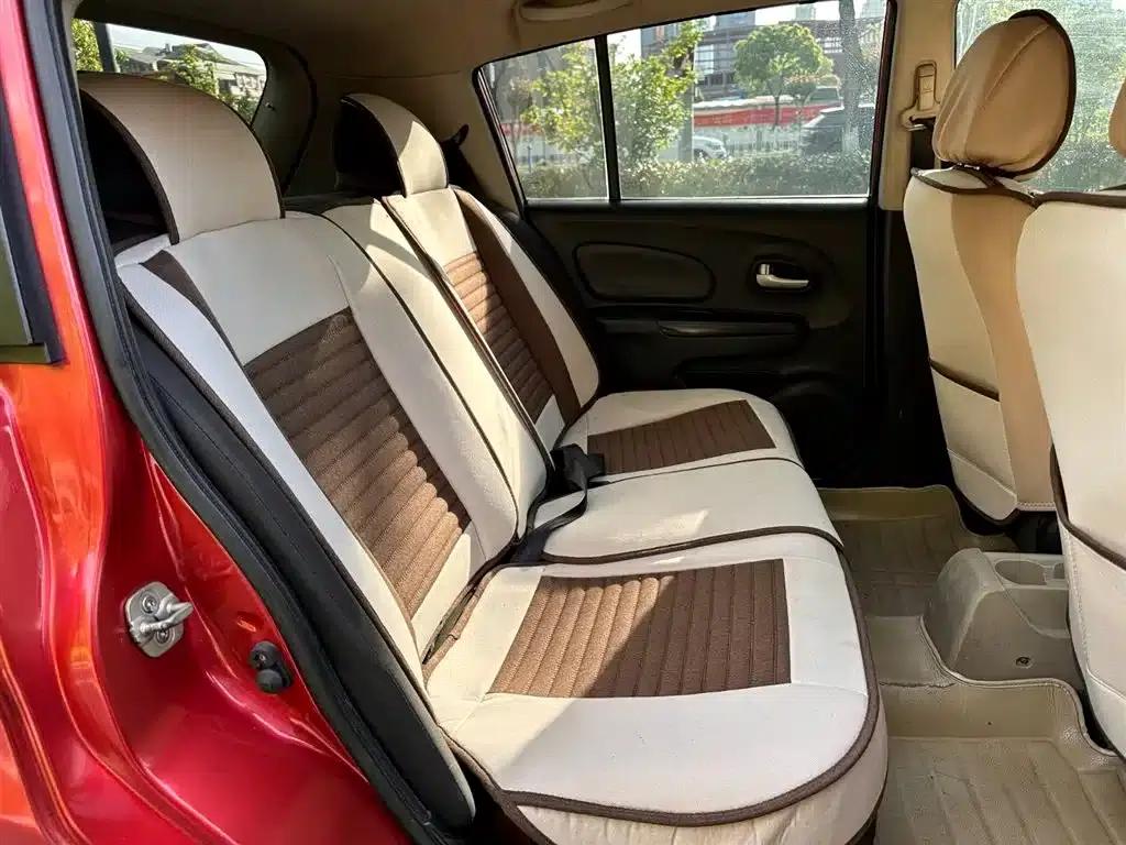 Venucia R50 2013 1.6L Automatic Fashion Edition — миниатюра 16