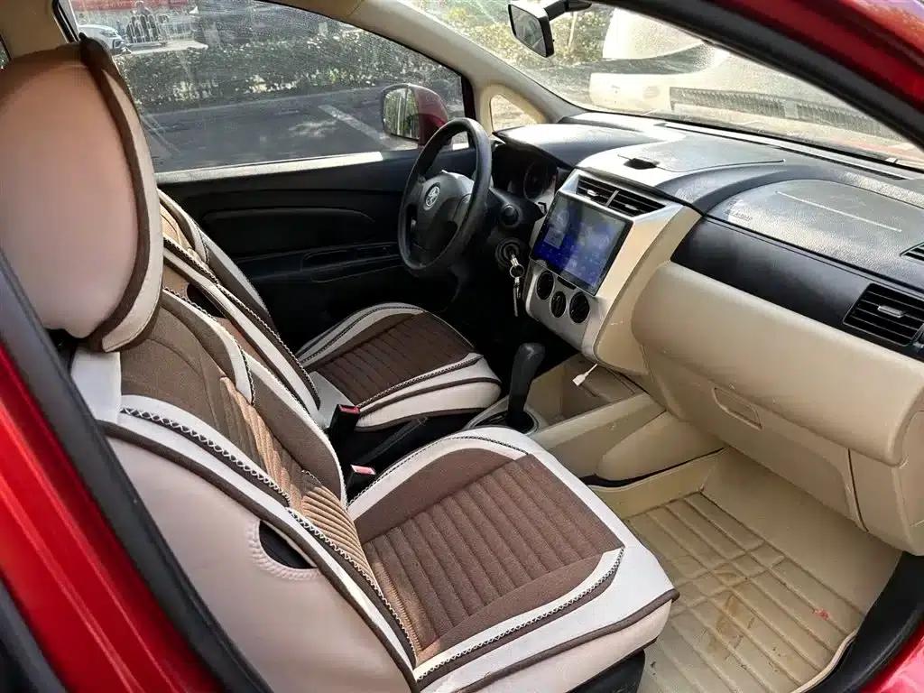 Venucia R50 2013 1.6L Automatic Fashion Edition — миниатюра 17