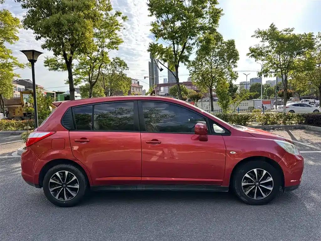 Venucia R50 2013 1.6L Automatic Fashion Edition — миниатюра 22