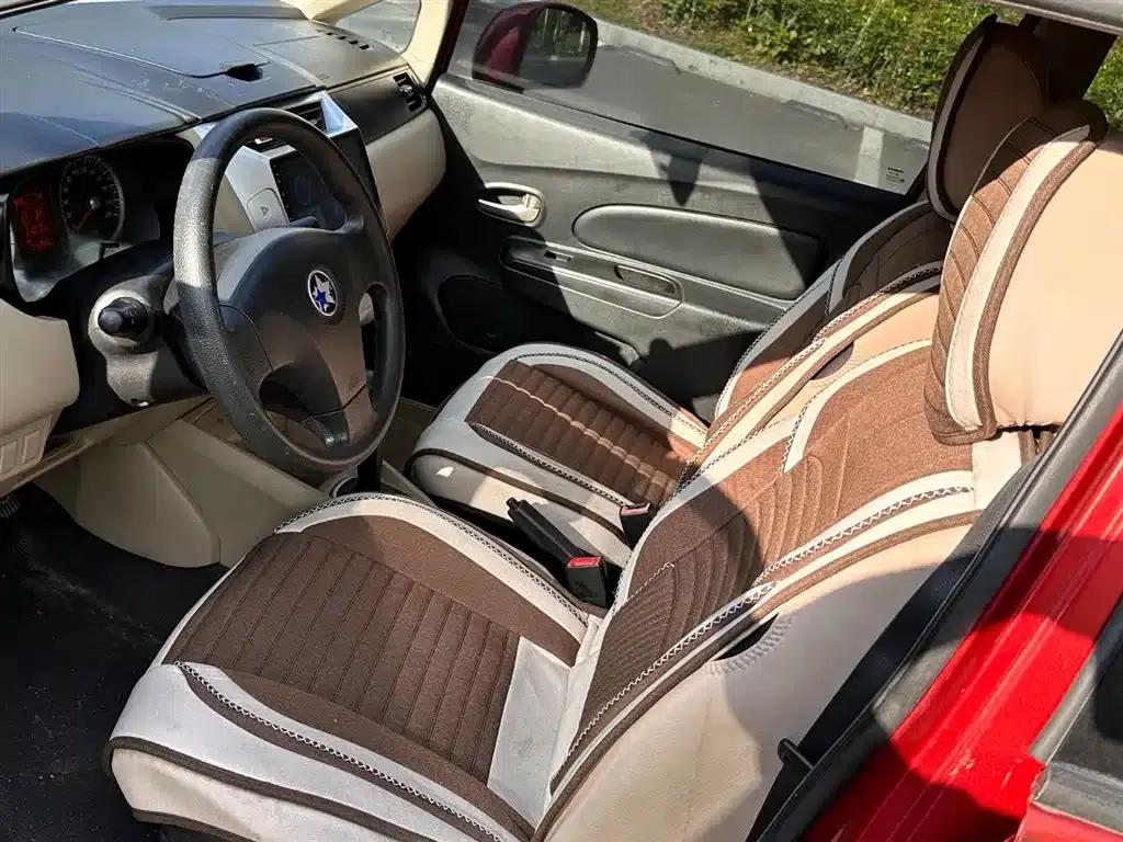 Venucia R50 2013 1.6L Automatic Fashion Edition — миниатюра 7