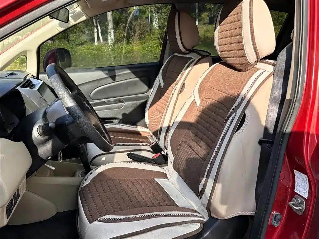 Venucia R50 2013 1.6L Automatic Fashion Edition — миниатюра 9