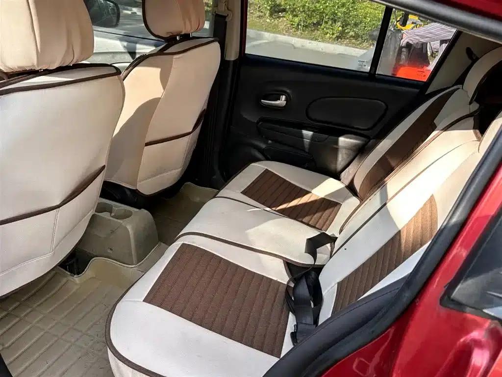 Venucia R50 2013 1.6L Automatic Fashion Edition — миниатюра 10
