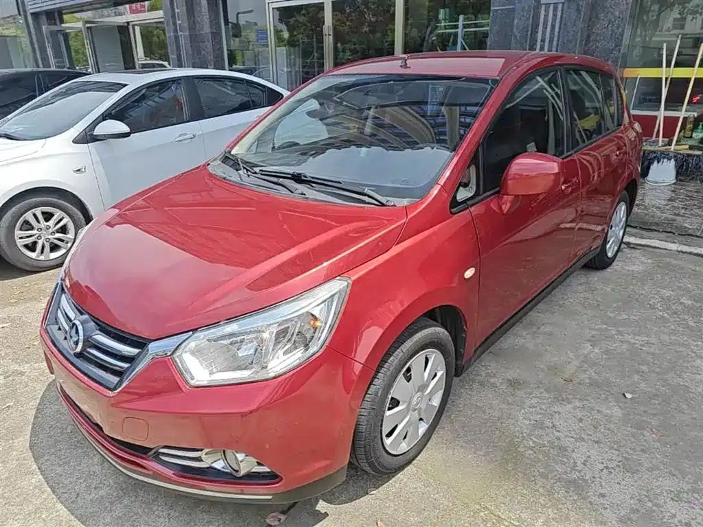 Venucia R50 2016 1.6L Automatic Elite Edition — миниатюра 1