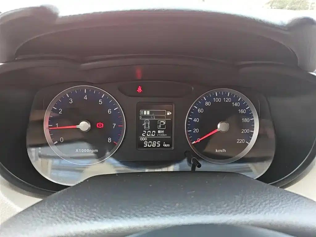Venucia R50 2016 1.6L Automatic Elite Edition — миниатюра 12