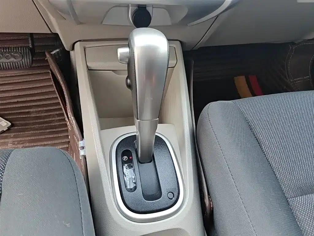 Venucia R50 2016 1.6L Automatic Elite Edition — миниатюра 14