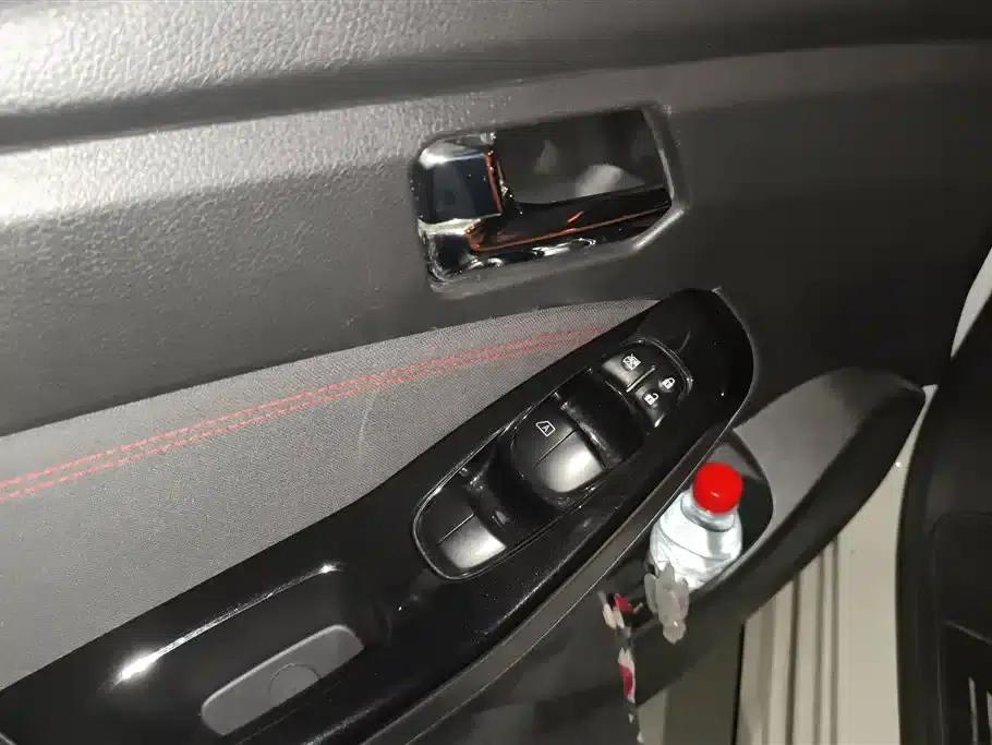 Venucia T70 2019 1.6L Manual Classic Edition — миниатюра 7