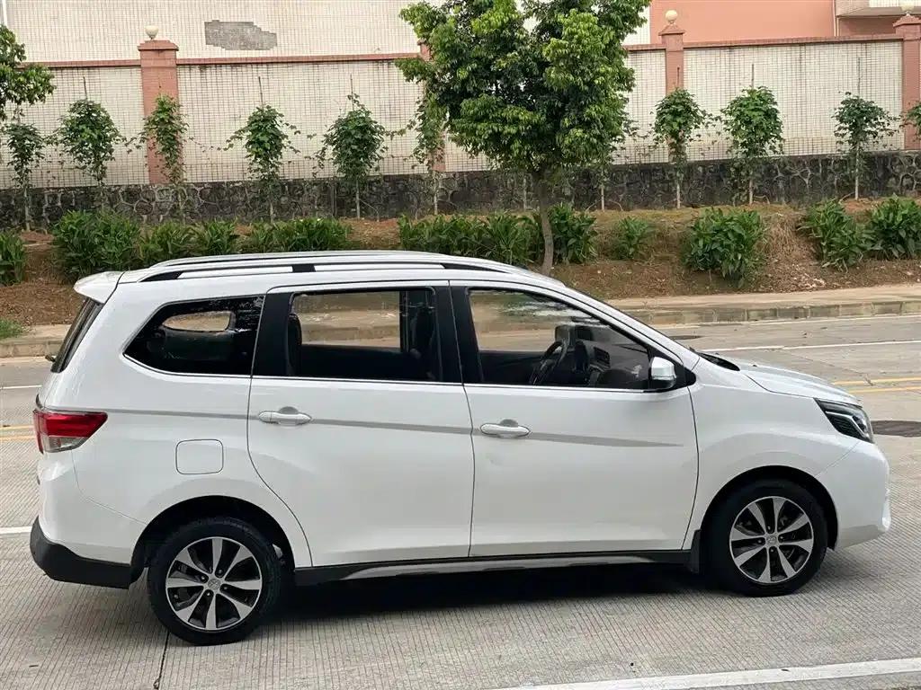 Venucia M50V 2017 1.6L XL CVT Deluxe Edition — миниатюра 13