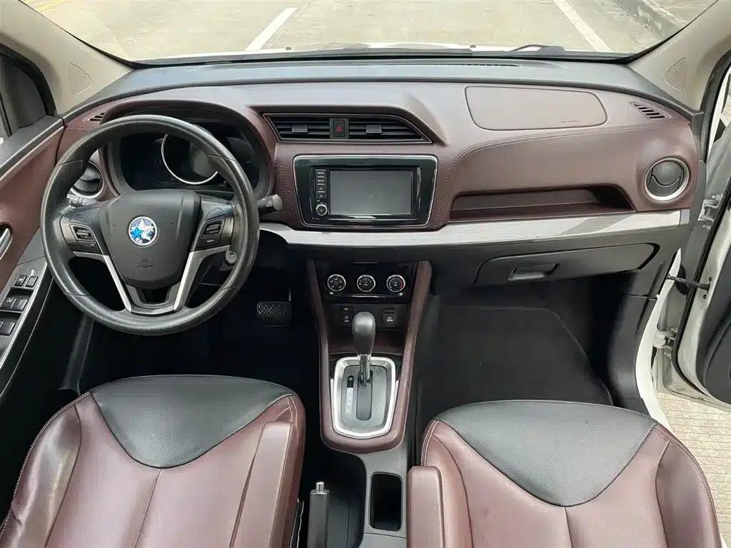 Venucia M50V 2017 1.6L XL CVT Deluxe Edition — миниатюра 7