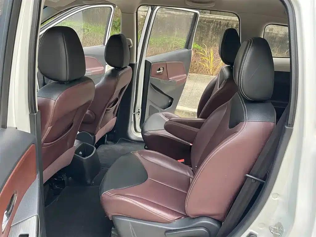 Venucia M50V 2017 1.6L XL CVT Deluxe Edition — миниатюра 9