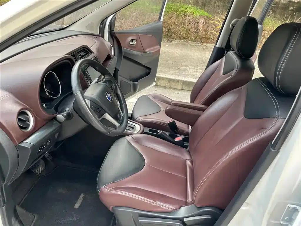 Venucia M50V 2017 1.6L XL CVT Deluxe Edition — миниатюра 10