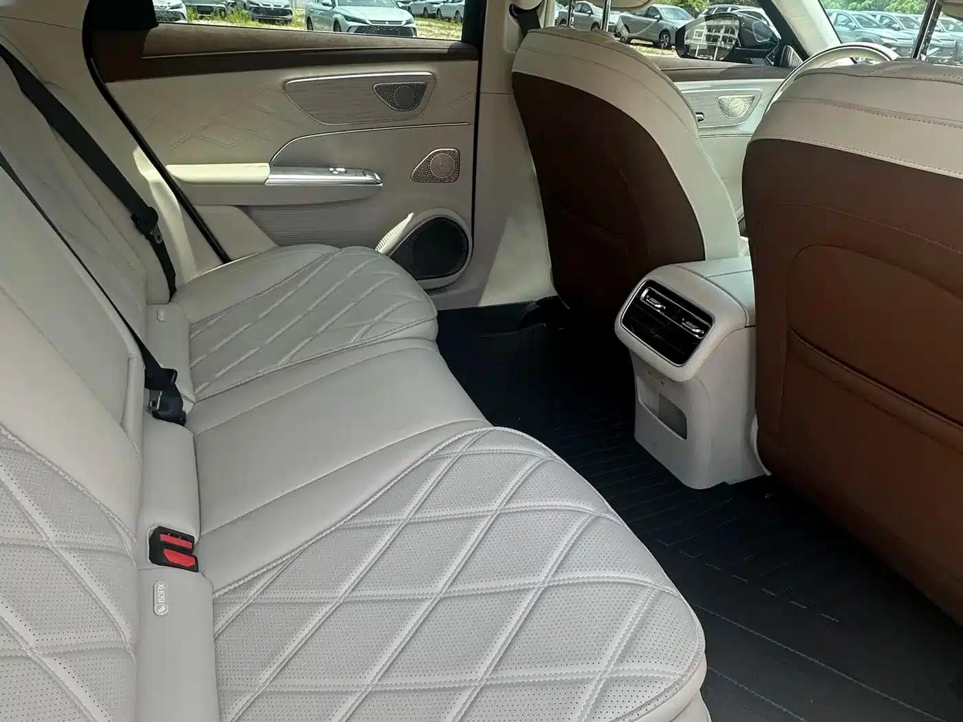 Fengyun A9L 2025 Model 260km Extended Range Luxury Edition — миниатюра 10