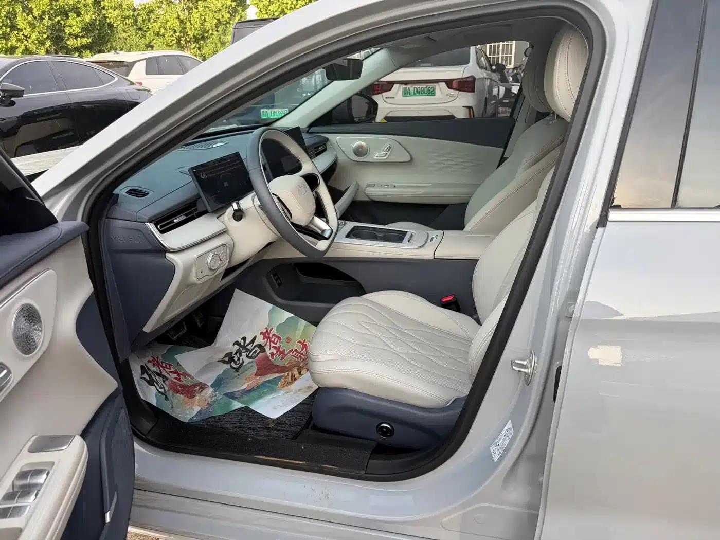 Fengyun A8L 2025 1.5TGDI Comfort Model (145km/h) — миниатюра 7