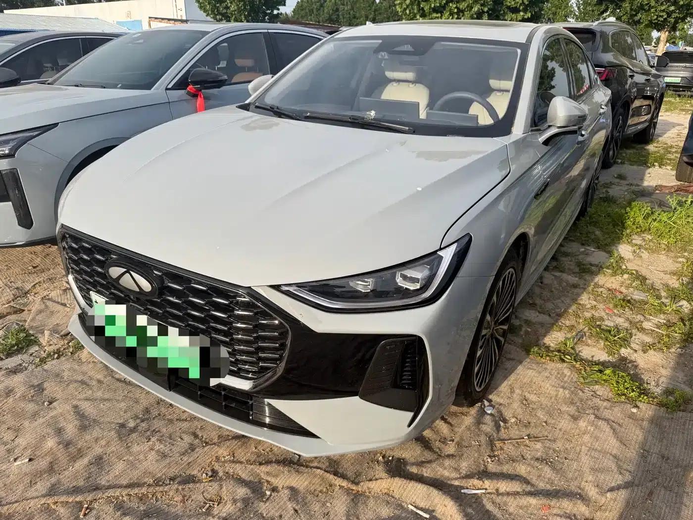 Fengyun A8L 2025 1.5TGDI 145km Luxury Edition — миниатюра 1