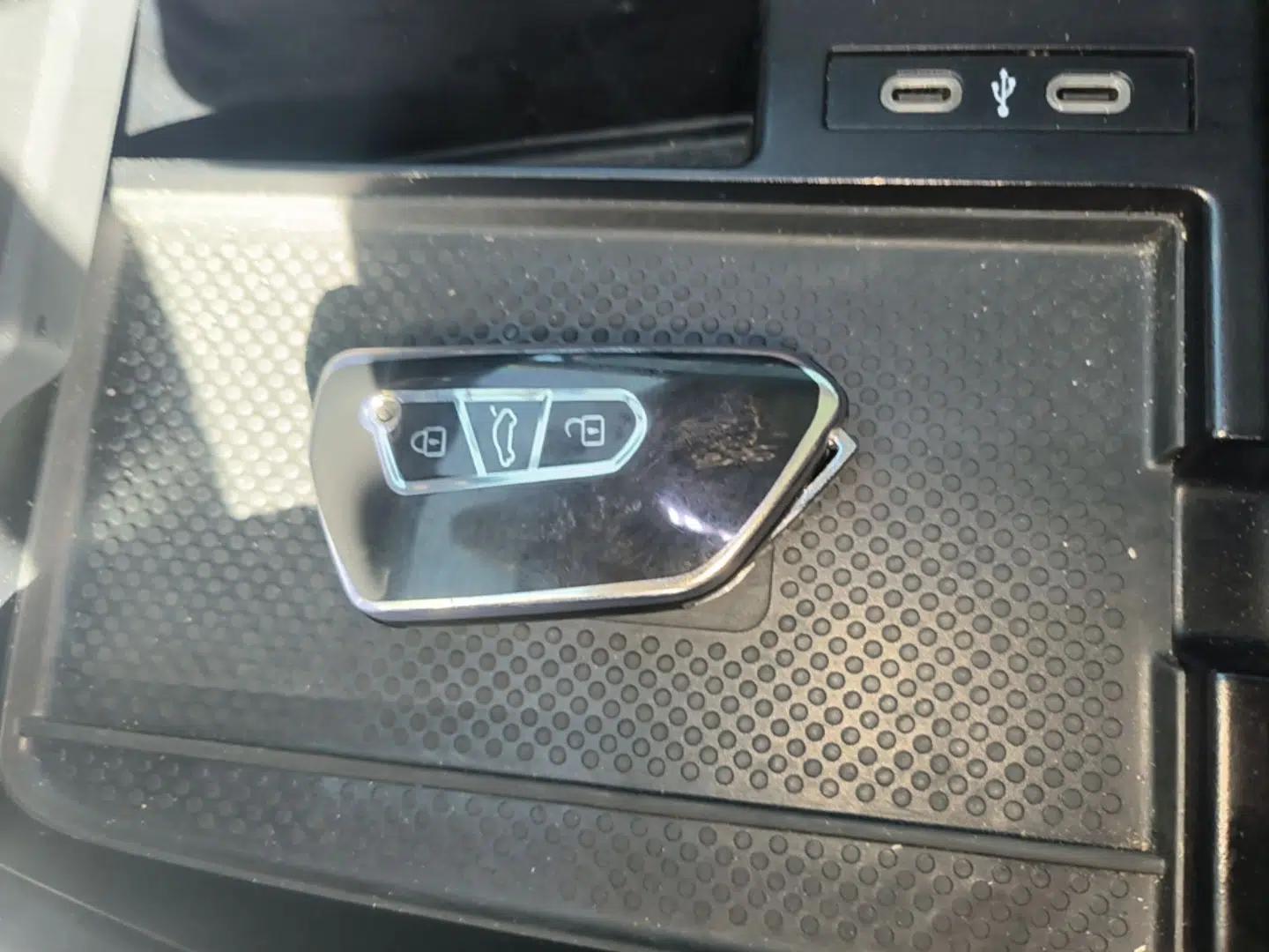 Volkswagen ID.6 X 2023 Ultra-Intelligent Long-Range Version — миниатюра 12