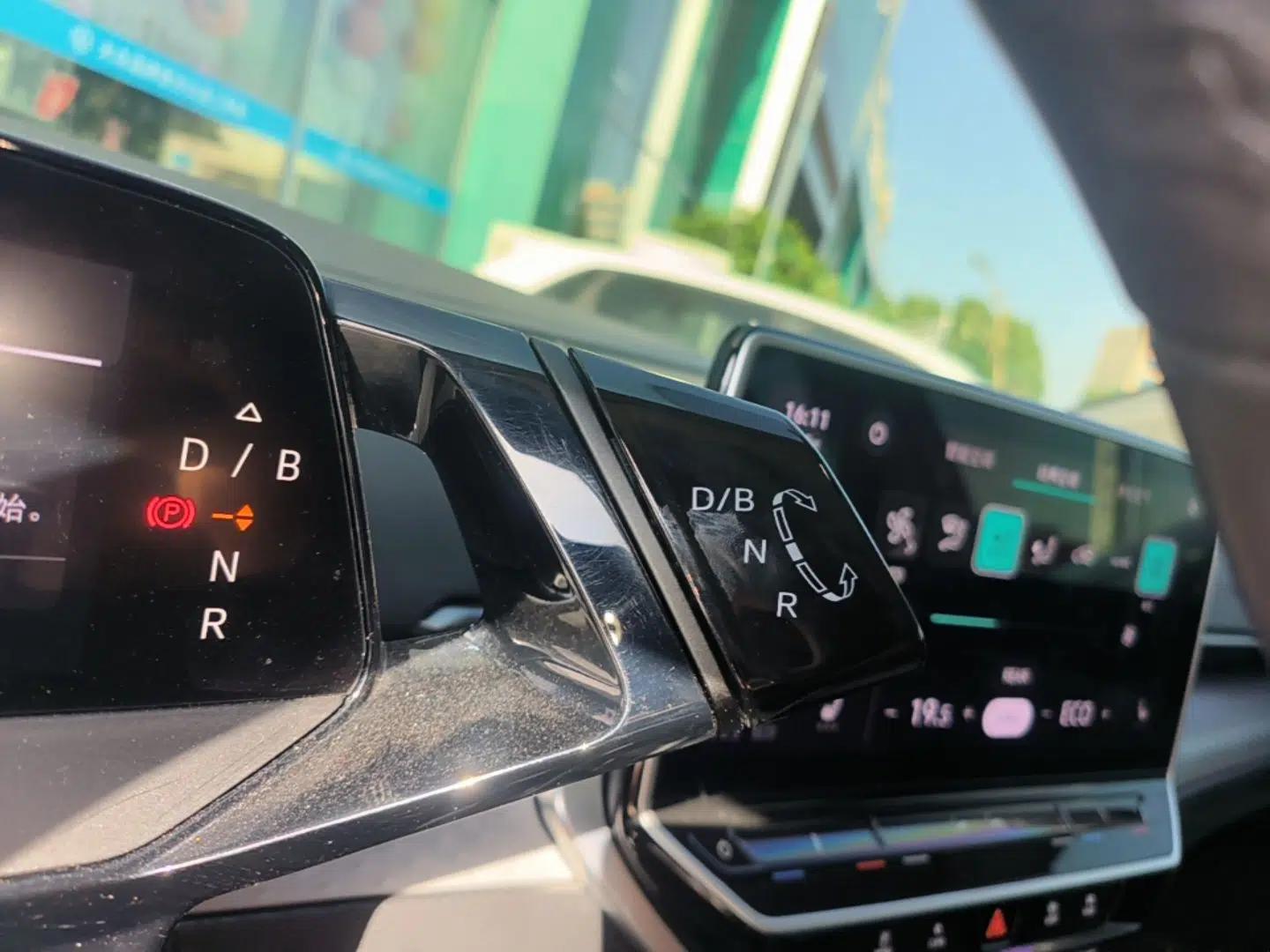 Volkswagen ID.6 X 2023 Ultra-Intelligent Long-Range Version — миниатюра 17