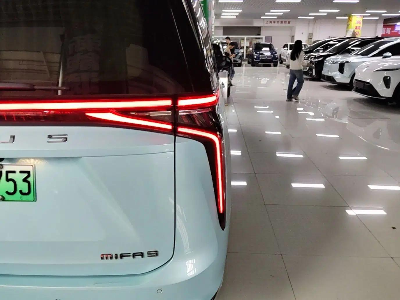 SAIC MAXUS Dajia 9 2022 Long-Range Forest Seven-Seater Version — миниатюра 7