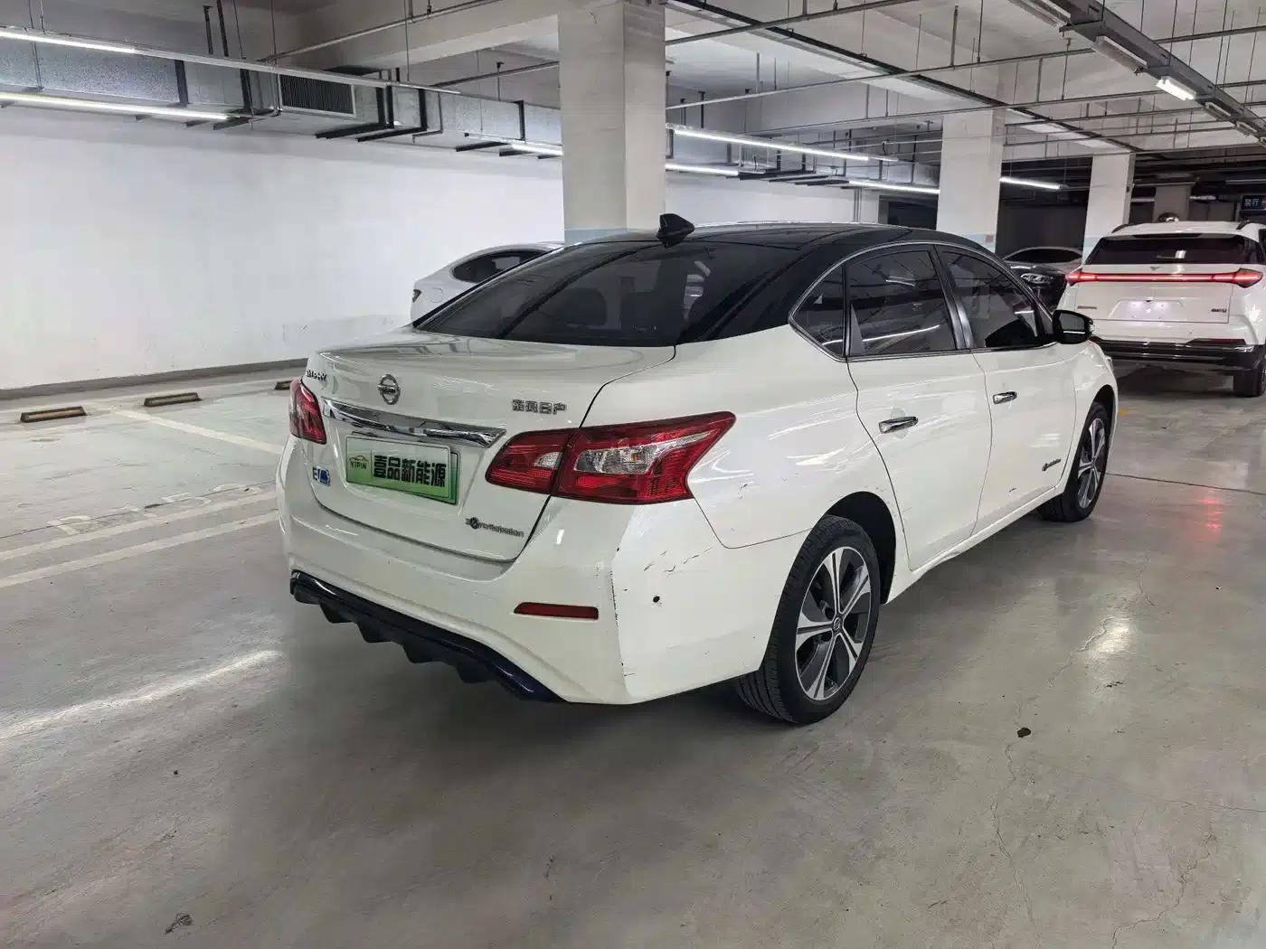 Nissan Sylphy EV 2018 Smart Edition — миниатюра 8