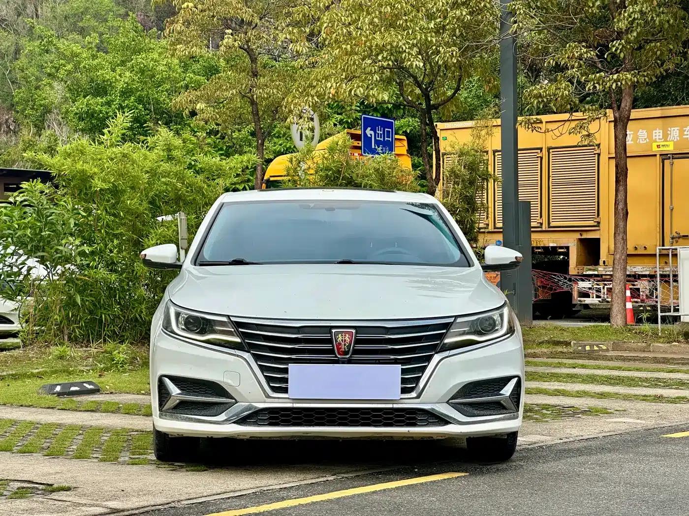 Roewe i6 New Energy 2017 45T Hybrid Connected Smart Edition — миниатюра 2