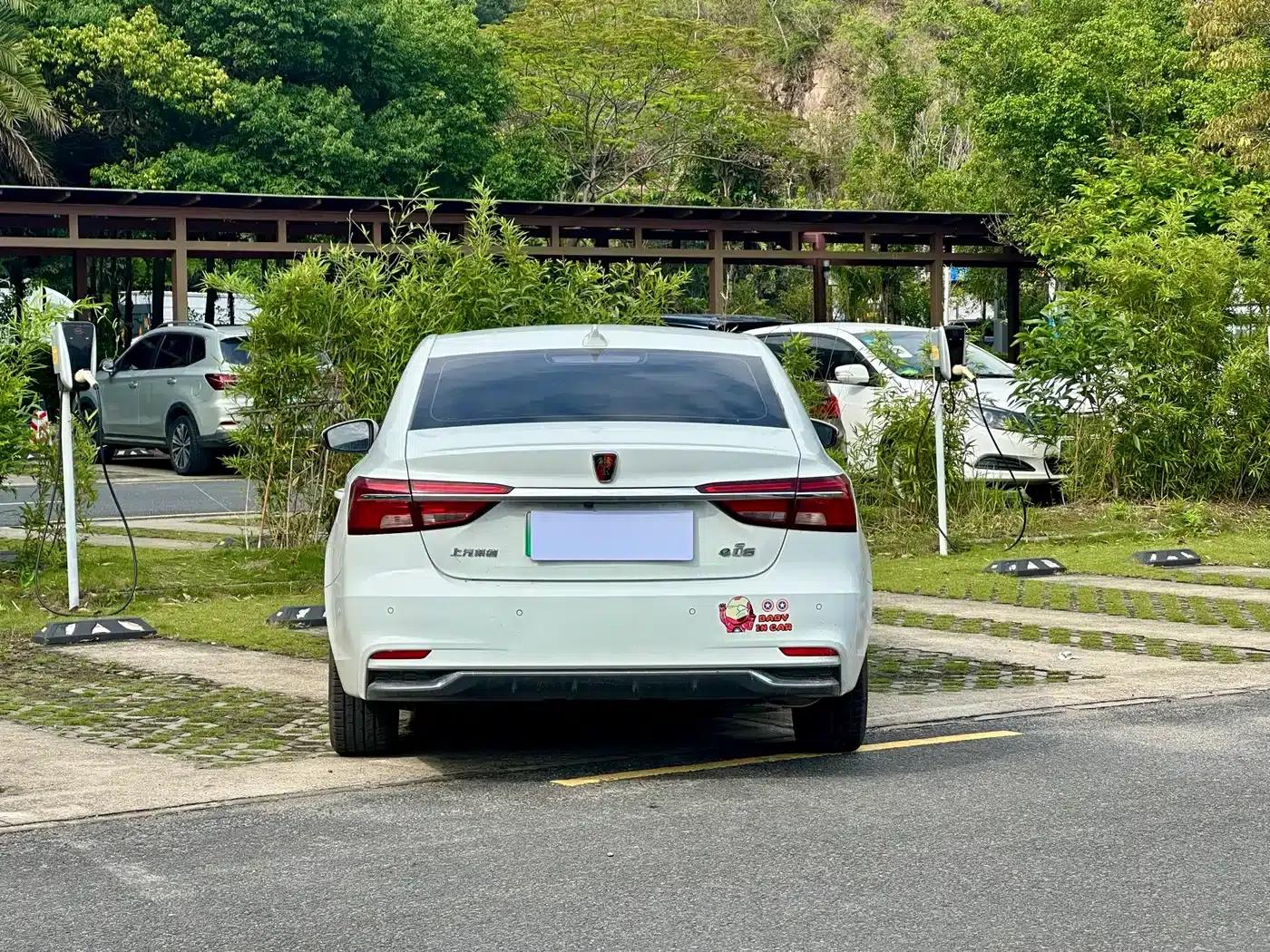 Roewe i6 New Energy 2017 45T Hybrid Connected Smart Edition — миниатюра 13