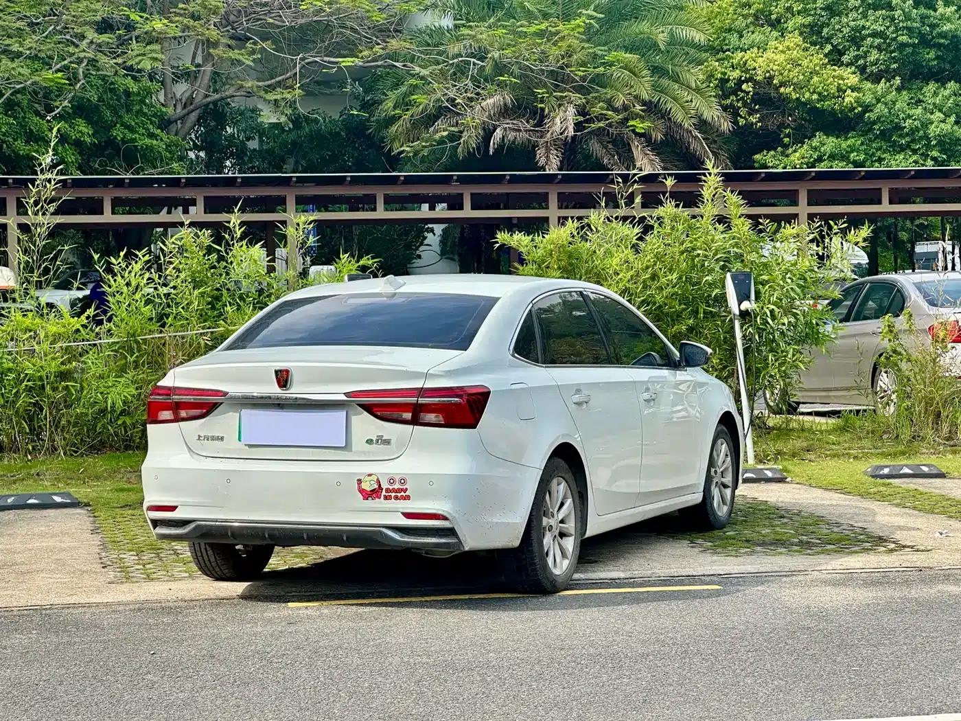 Roewe i6 New Energy 2017 45T Hybrid Connected Smart Edition — миниатюра 14