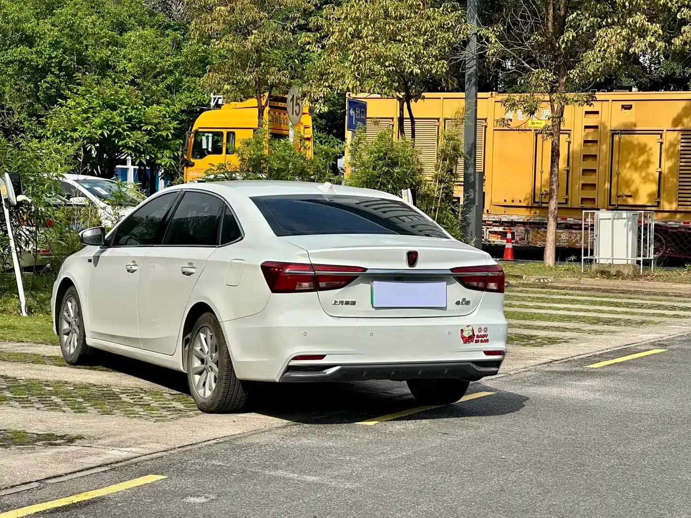 Roewe i6 New Energy 2017 45T Hybrid Connected Smart Edition — миниатюра 15