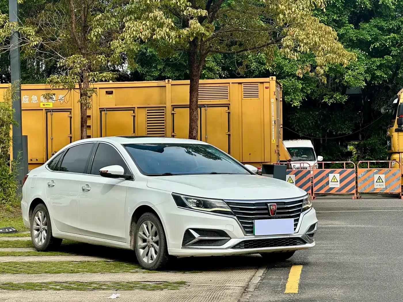 Roewe i6 New Energy 2017 45T Hybrid Connected Smart Edition — миниатюра 3