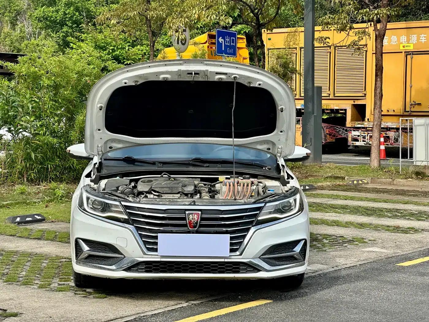 Roewe i6 New Energy 2017 45T Hybrid Connected Smart Edition — миниатюра 5