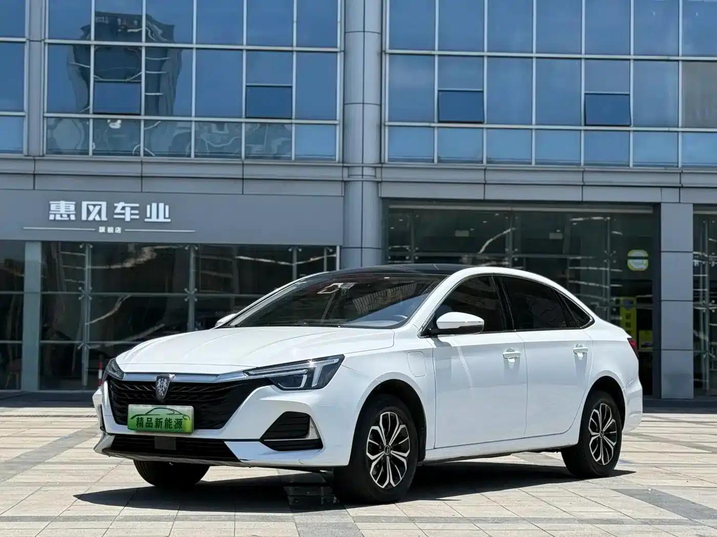 Roewe i6 MAX 2020 300TGI Automatic Cool Panoramic Sunroof Edition — миниатюра 1