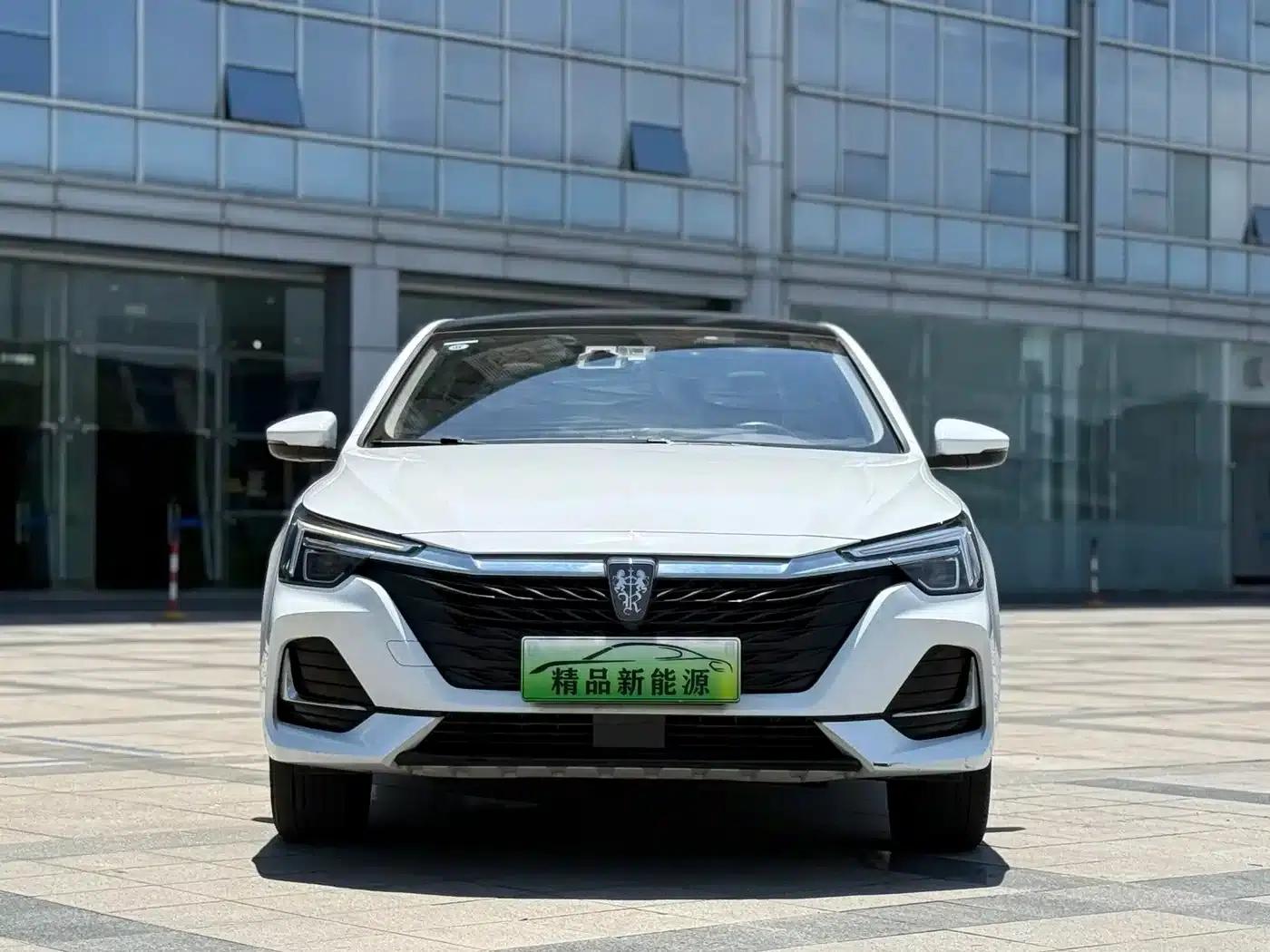 Roewe i6 MAX 2020 300TGI Automatic Cool Panoramic Sunroof Edition — миниатюра 2