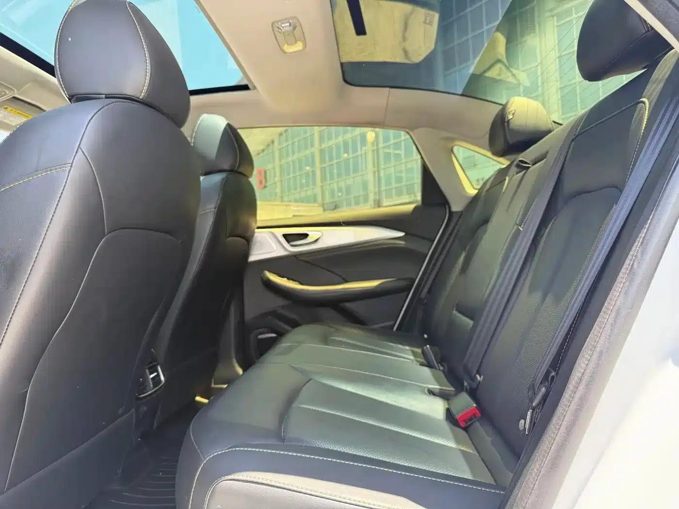 Roewe i6 MAX 2020 300TGI Automatic Cool Panoramic Sunroof Edition — миниатюра 11