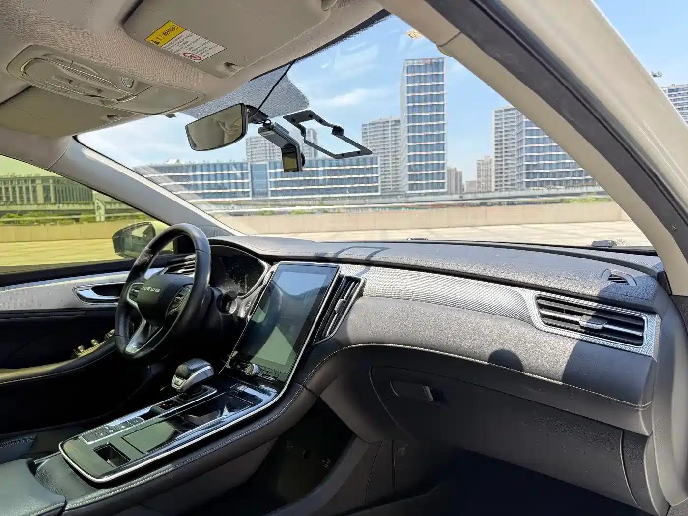 Roewe i6 MAX 2020 300TGI Automatic Cool Panoramic Sunroof Edition — миниатюра 13