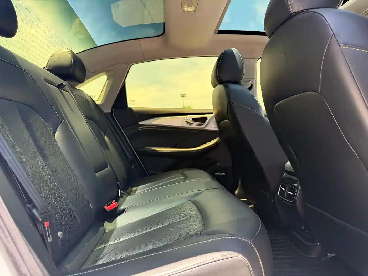 Roewe i6 MAX 2020 300TGI Automatic Cool Panoramic Sunroof Edition — миниатюра 15