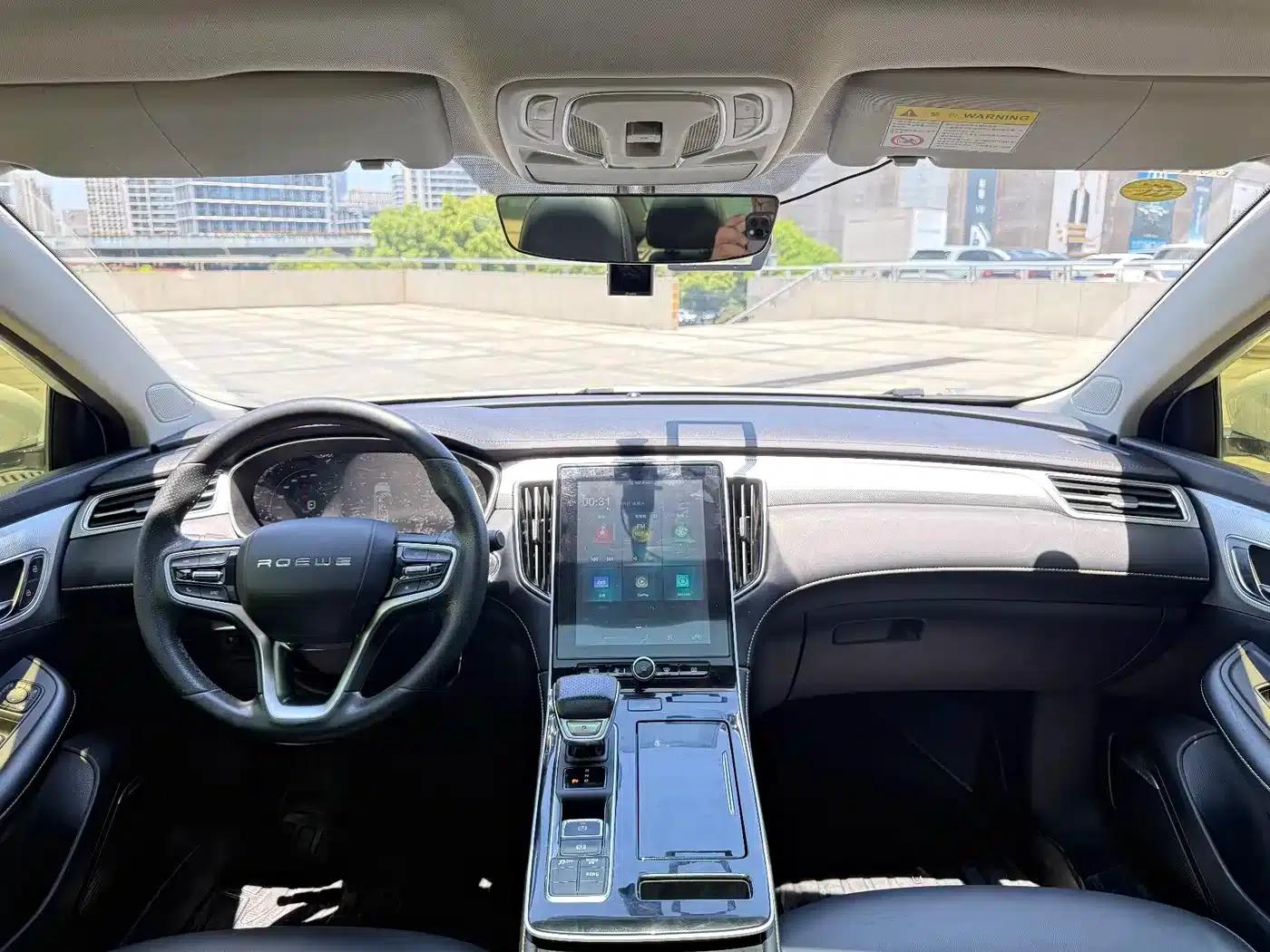 Roewe i6 MAX 2020 300TGI Automatic Cool Panoramic Sunroof Edition — миниатюра 16