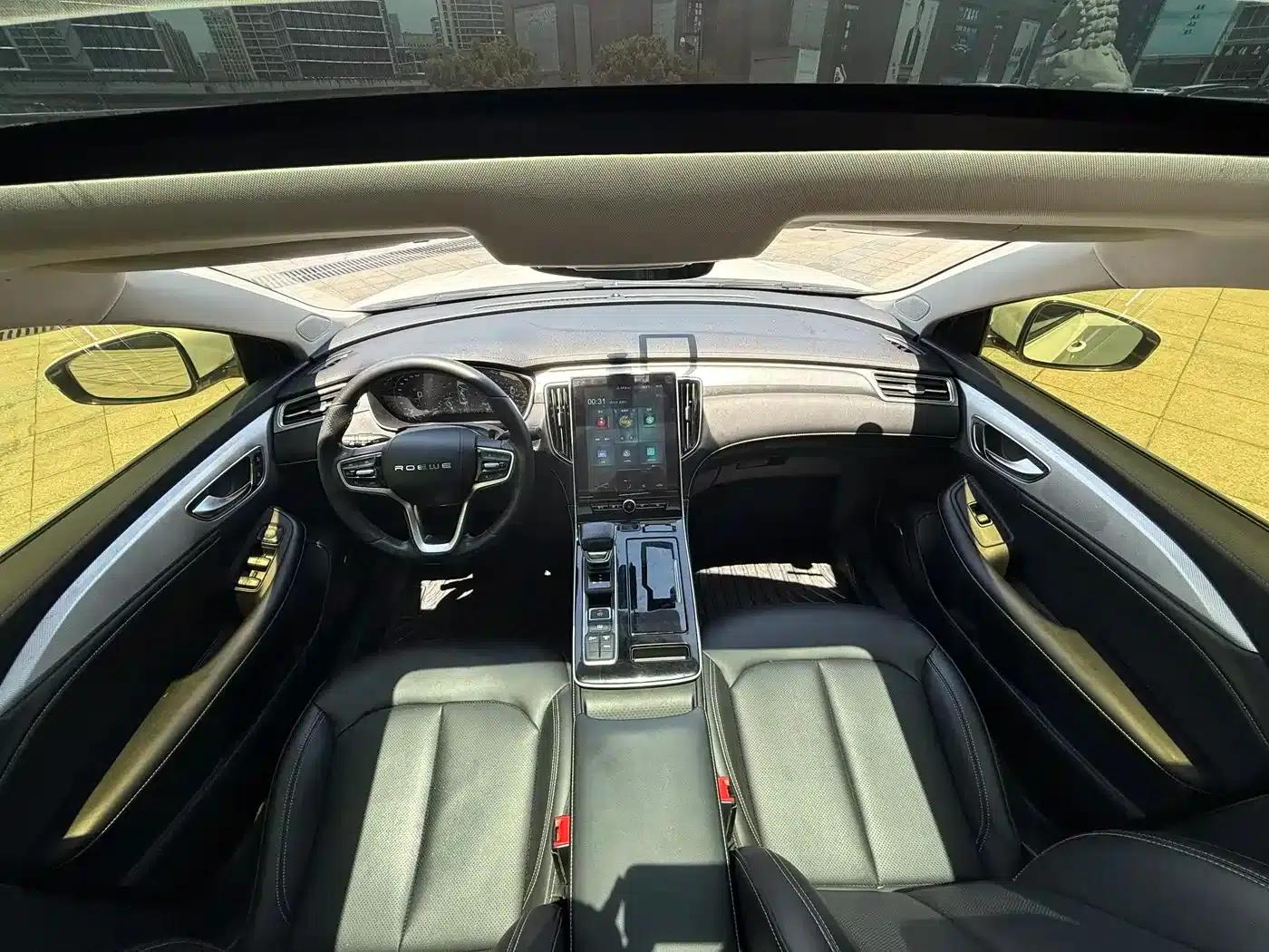 Roewe i6 MAX 2020 300TGI Automatic Cool Panoramic Sunroof Edition — миниатюра 17