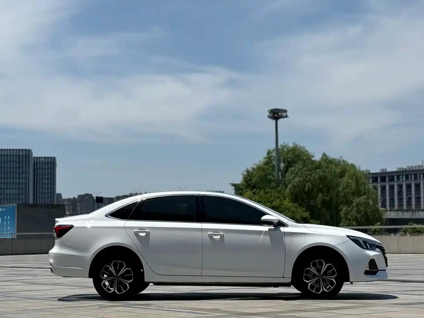 Roewe i6 MAX 2020 300TGI Automatic Cool Panoramic Sunroof Edition — миниатюра 7