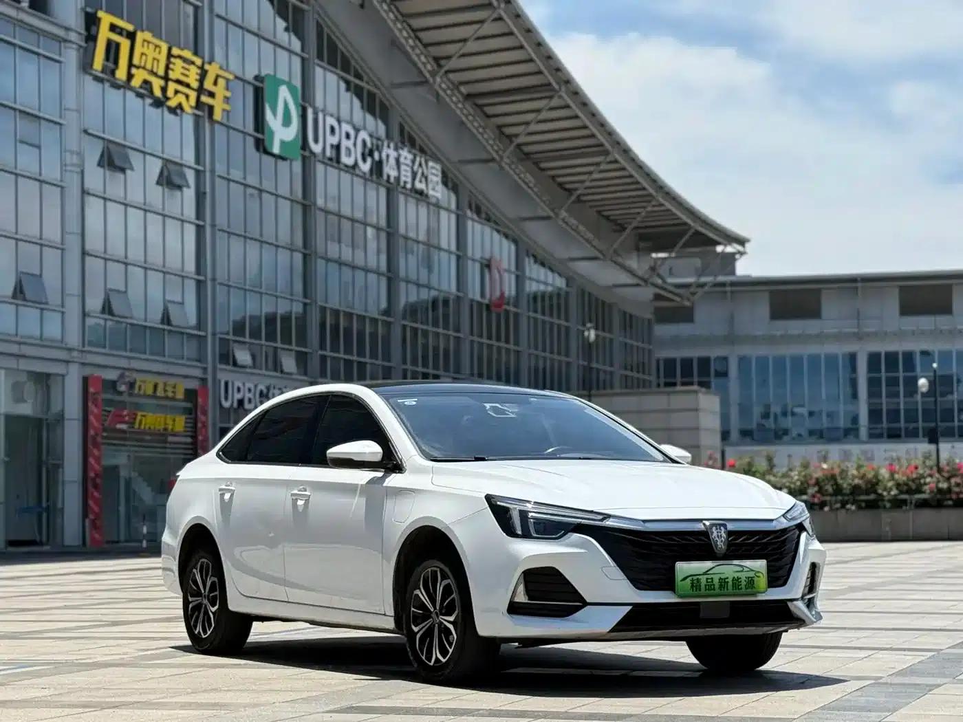 Roewe i6 MAX 2020 300TGI Automatic Cool Panoramic Sunroof Edition — миниатюра 8