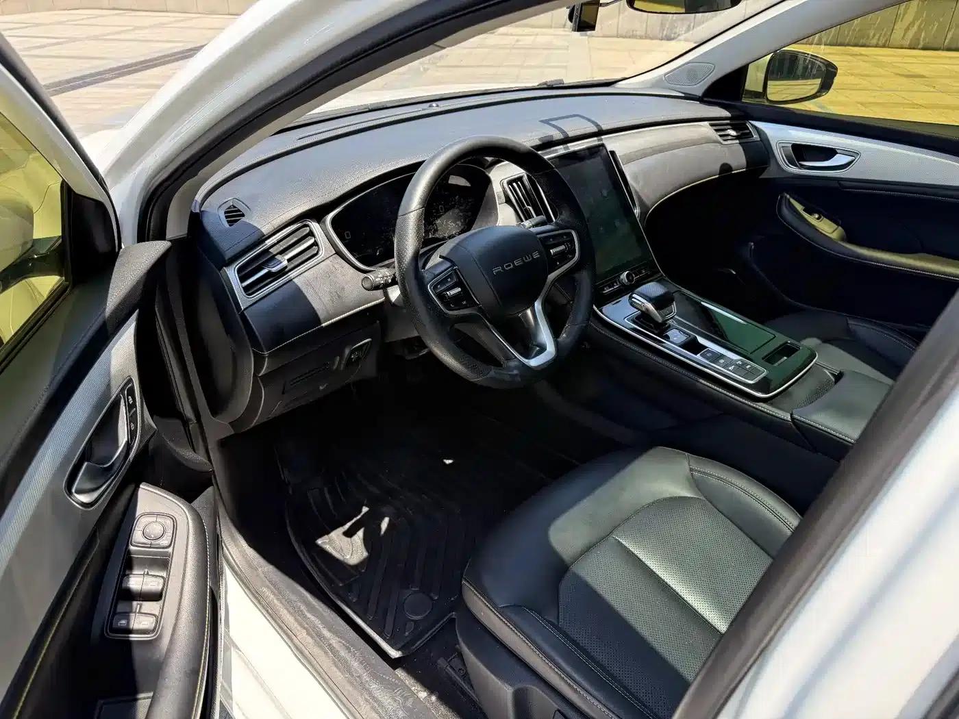 Roewe i6 MAX 2020 300TGI Automatic Cool Panoramic Sunroof Edition — миниатюра 10