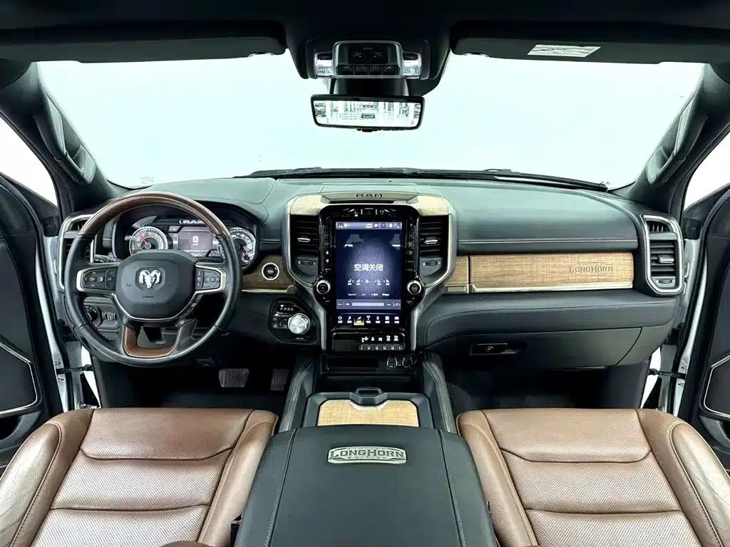 RAM Trucks 2024 5.7L Automatic — миниатюра 11