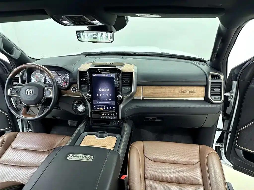 RAM Trucks 2024 5.7L Automatic — миниатюра 12