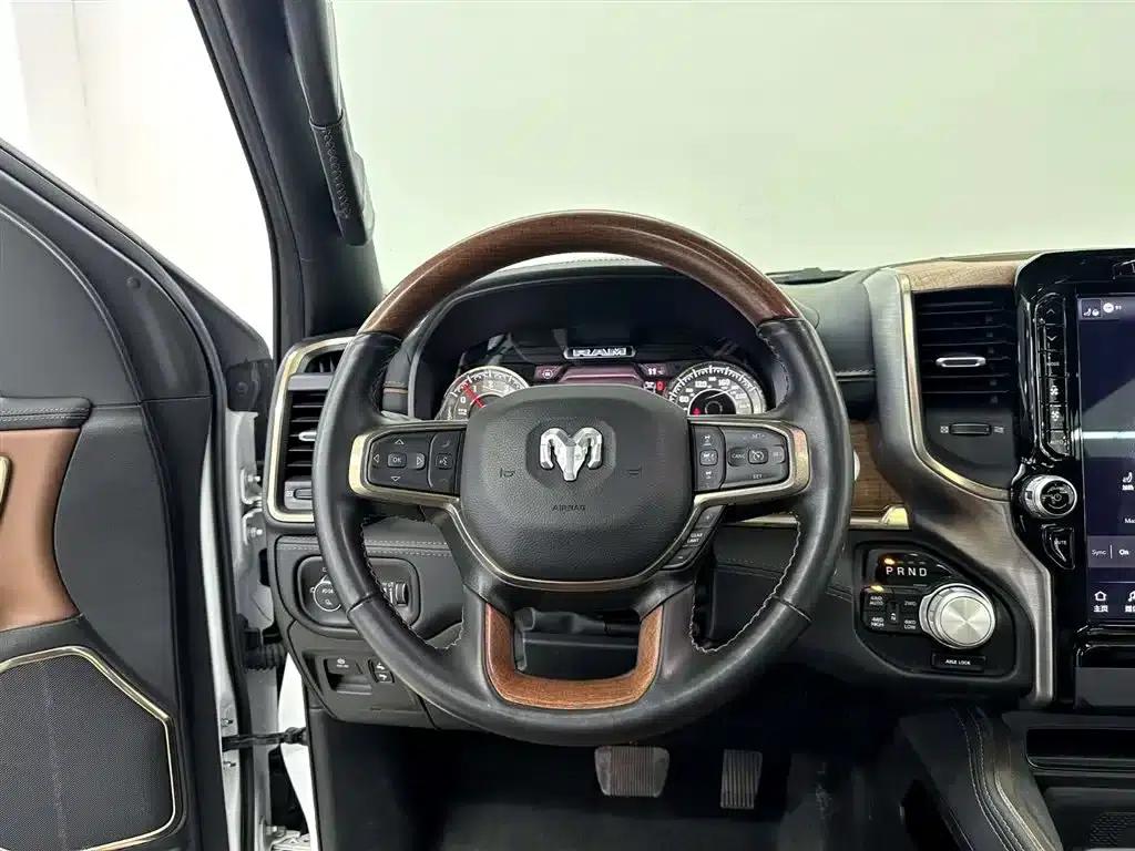 RAM Trucks 2024 5.7L Automatic — миниатюра 15