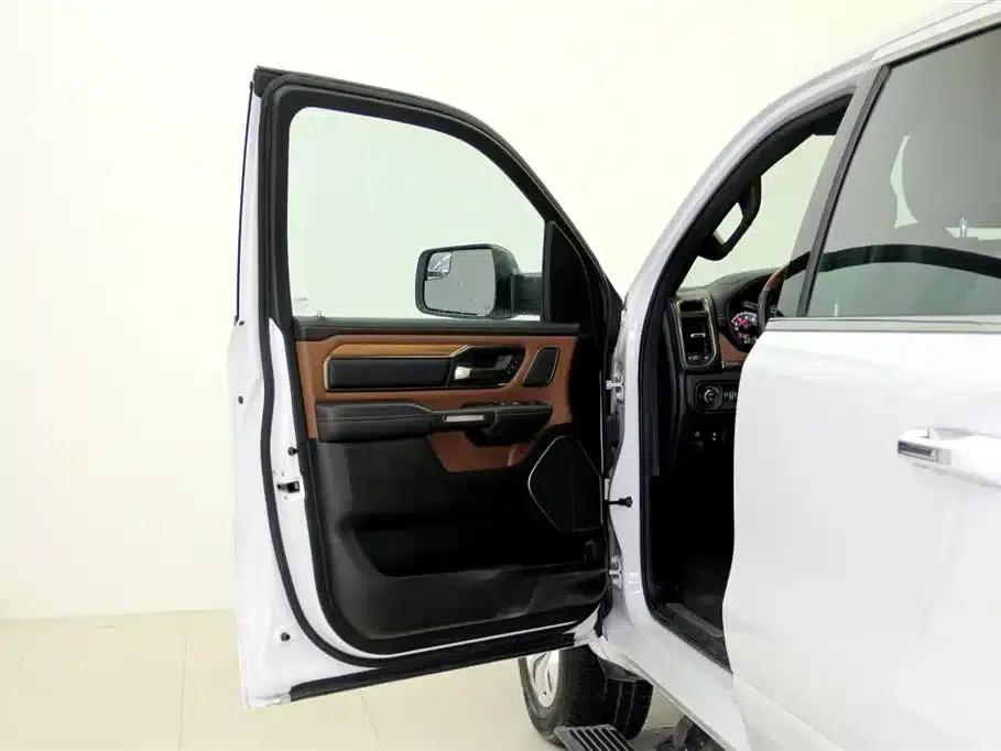 RAM Trucks 2024 5.7L Automatic — миниатюра 5