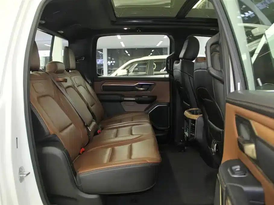 RAM Trucks 2024 5.7L Automatic — миниатюра 9