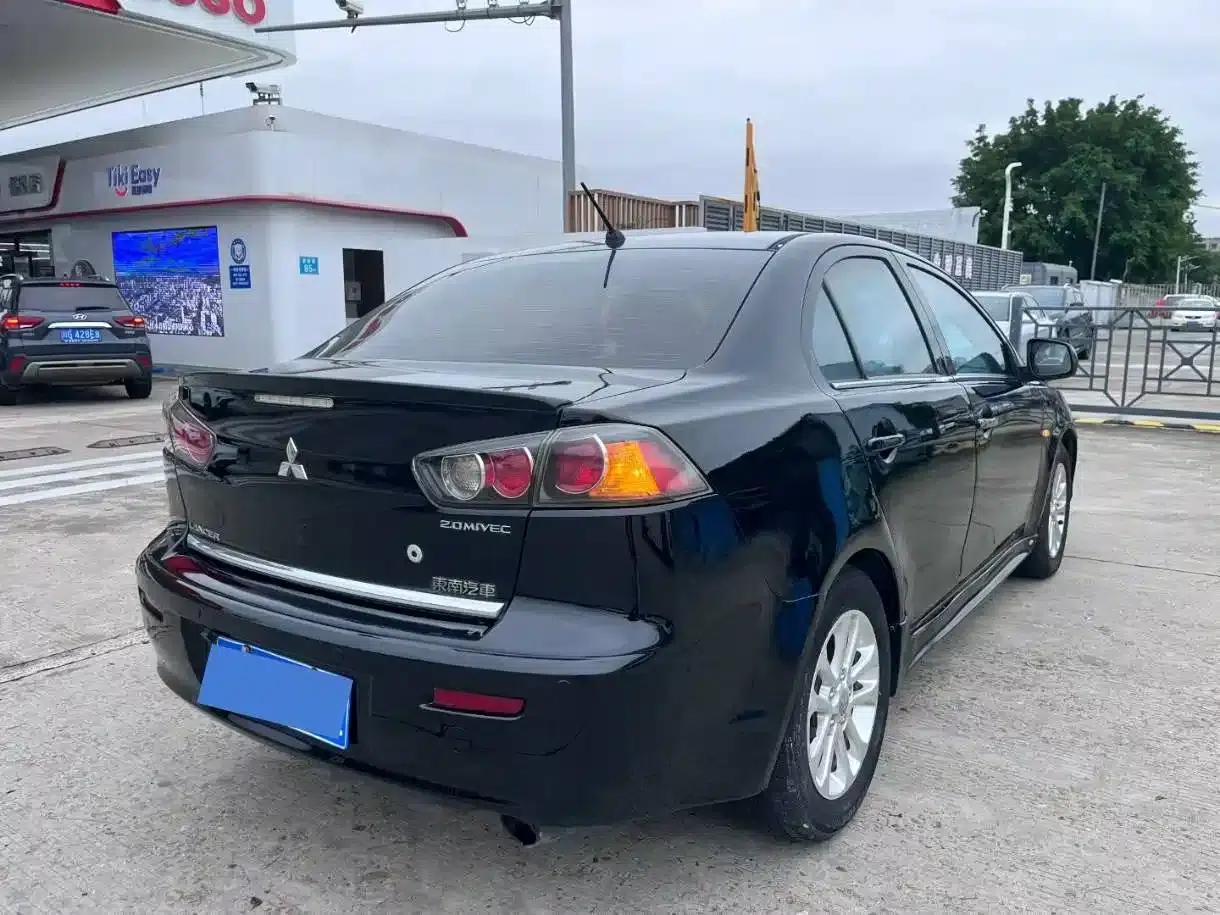 Lancer EX 2011 Yaris L 2.0L CVT Flagship Edition — миниатюра 7