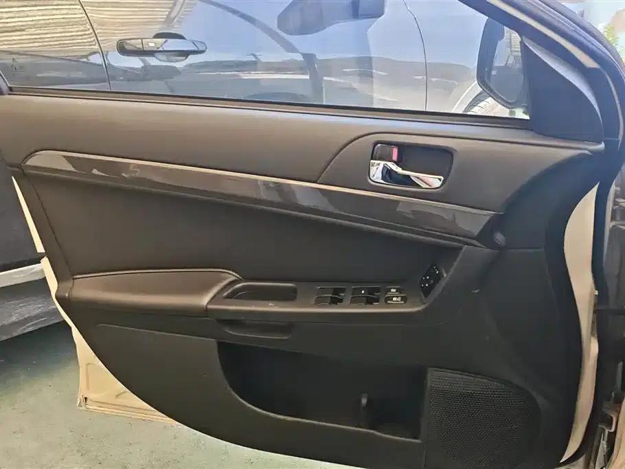 Lancer EX 2012 Yaris L 2.0L Manual Comfort Edition — миниатюра 7