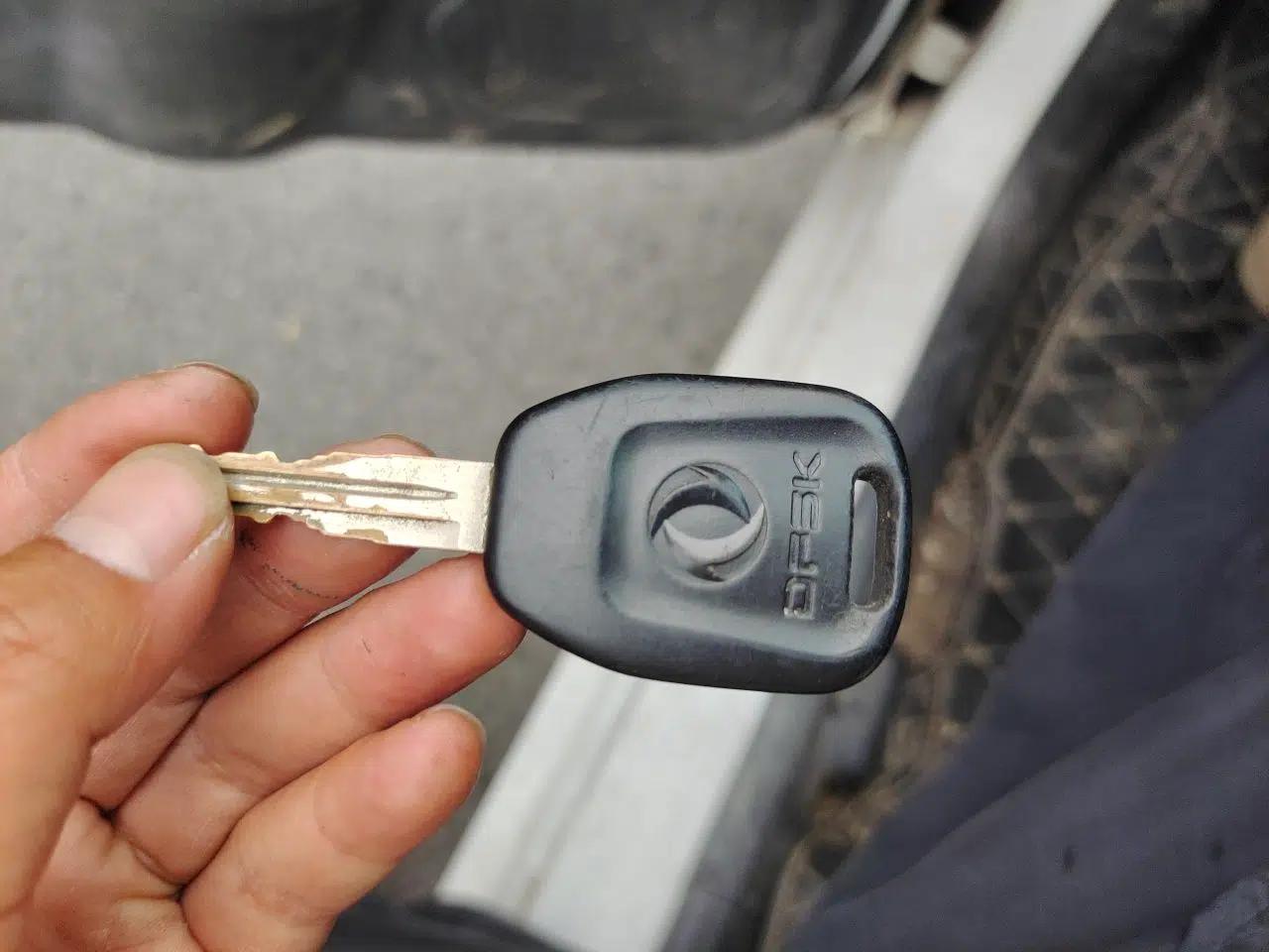 Dongfeng Fengon 330 2014 1.2L Manual Practical Version DK12-07 — миниатюра 9