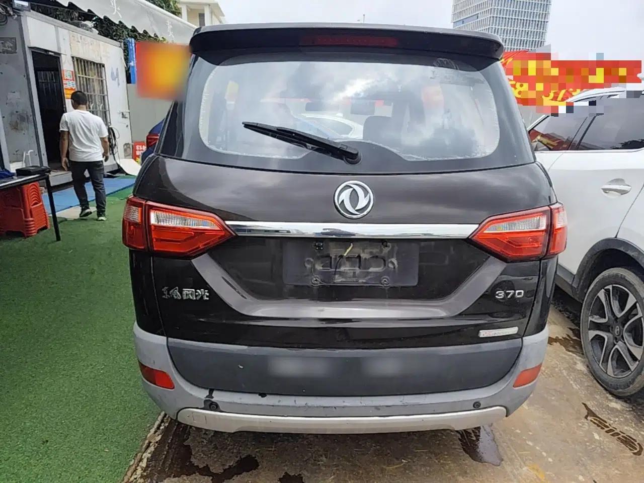 Dongfeng Fengon 370 2016 1.5L Manual Elite Home Edition 7-Seater — миниатюра 3