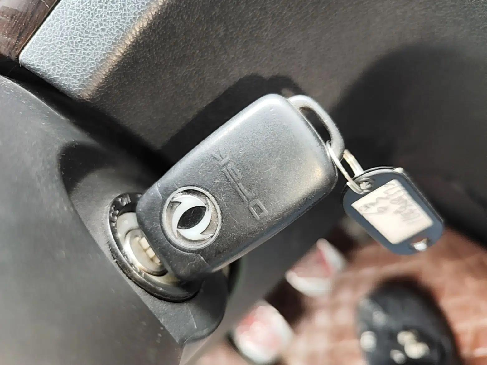 Dongfeng Fengon 370 2016 1.5L Manual Elite Home Edition 7-Seater — миниатюра 22