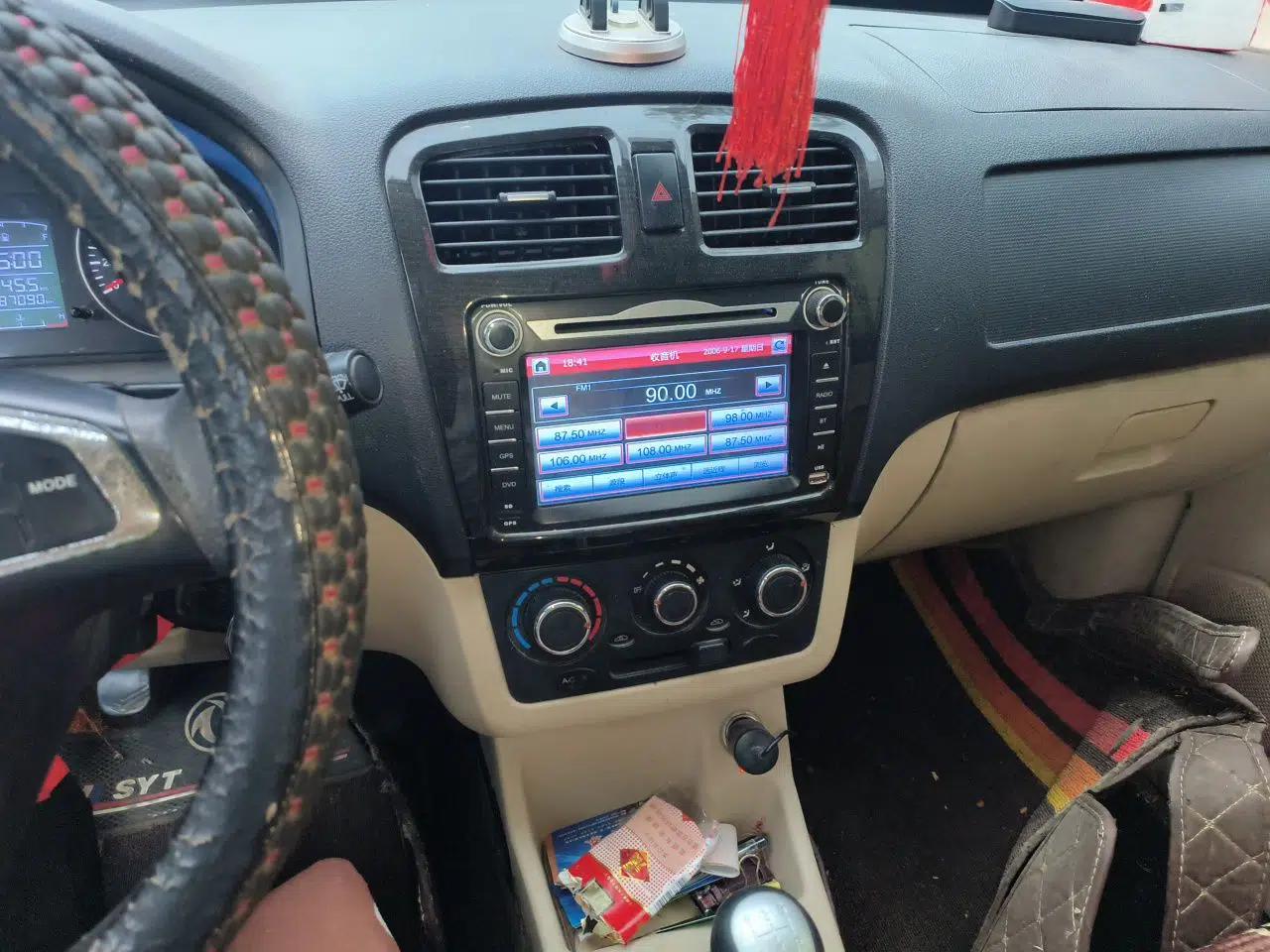 Dongfeng Fengon 370 2016 1.5L Manual Standard Edition SFG15-02 7 Seats — миниатюра 14