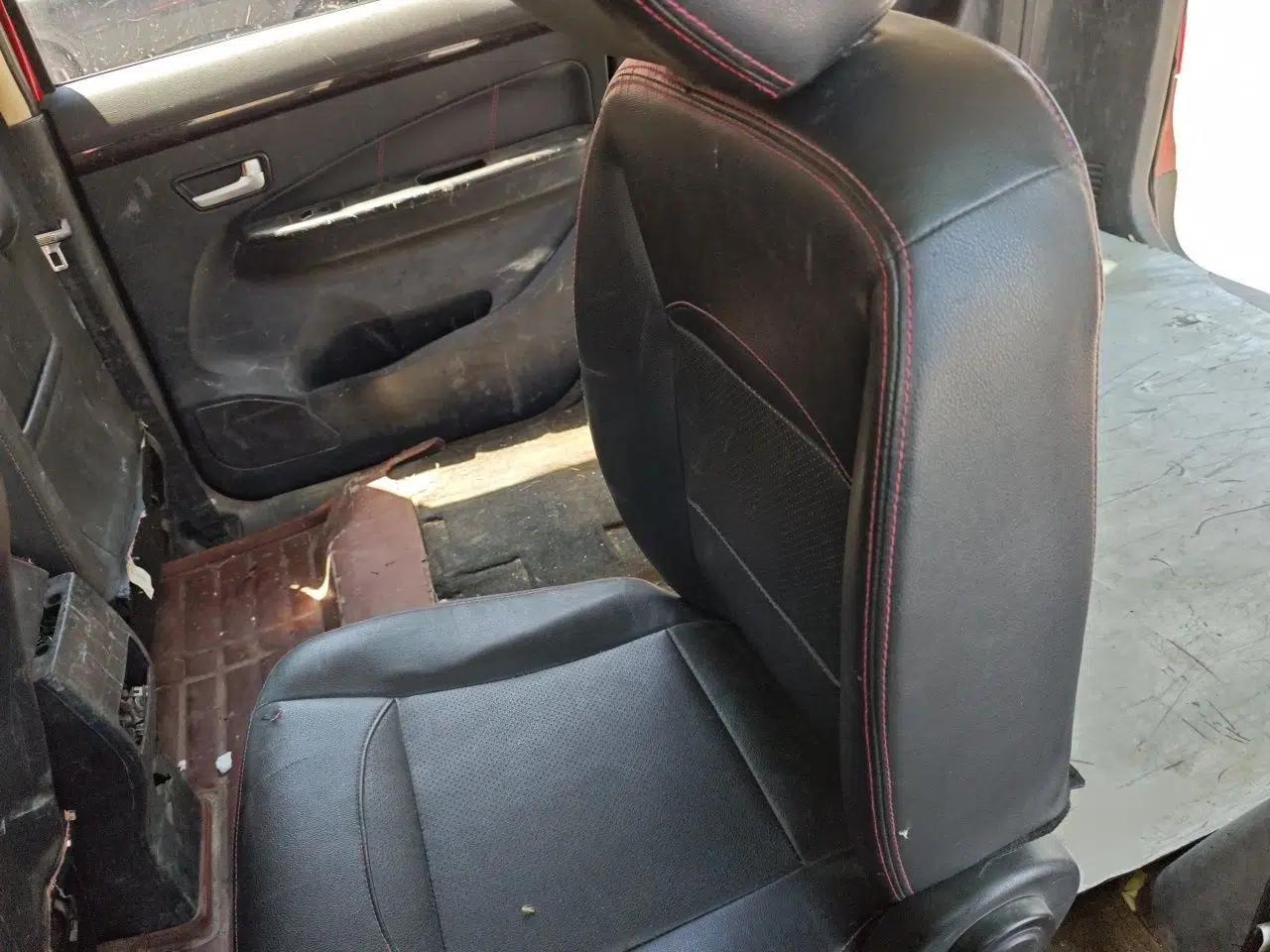 Dongfeng Fengon 360 2015 1.5L Manual Luxury 7-Seater China IV Standard — миниатюра 18