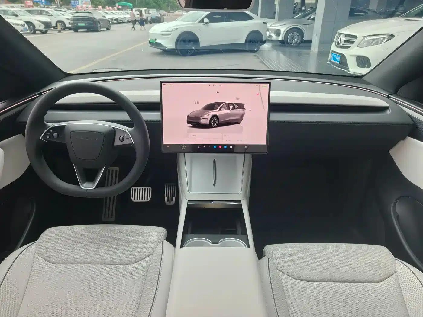 Model Y L 2025 Long Range All-Wheel Drive — миниатюра 4